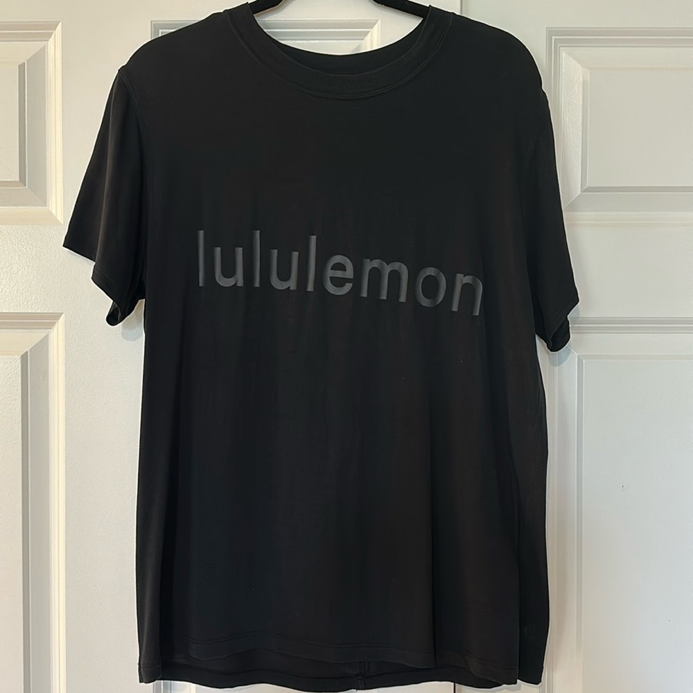 Lululemon t-shirt